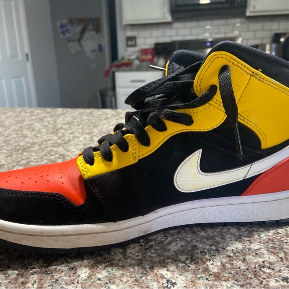 Nike air Jordan 1 size 10. Only worn once - Picture 3 of 4